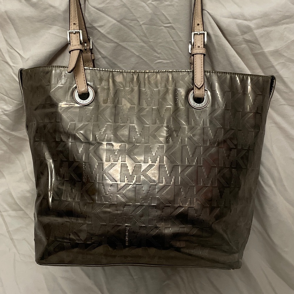 Michael Kors Jet Set Tote in Gold Signature Patent Leather